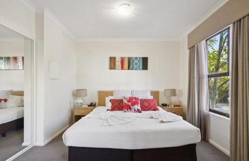 Northbridge Apartment | Family-Friendly Northbridge Retreat with Pool Access