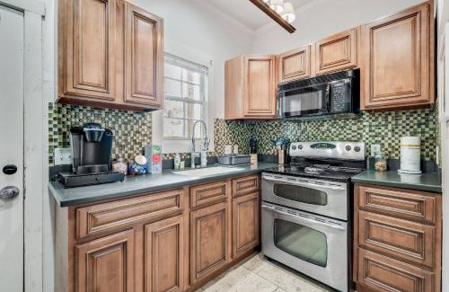 Beach Institute House | 2BDR Cottage Historic Downtown Dog-Friendly
