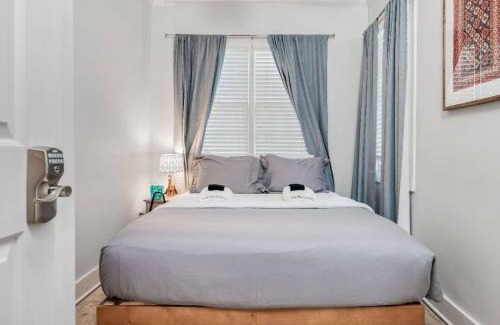 Beach Institute House | 2BDR Cottage Historic Downtown Dog-Friendly