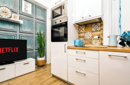 Sofia City Center Apartment | Cozy 2BDR Retreat in Heart of Sofia with Kitchen Amenities