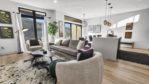 Silverthorne House | Family-Friendly 2BDR Near Dillon Reservoir - Guest Rated 10/10