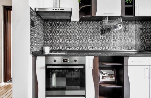 Sofia City Center Apartment | 2BDR Suit Near Mall Sofia with Metro Access - ACs