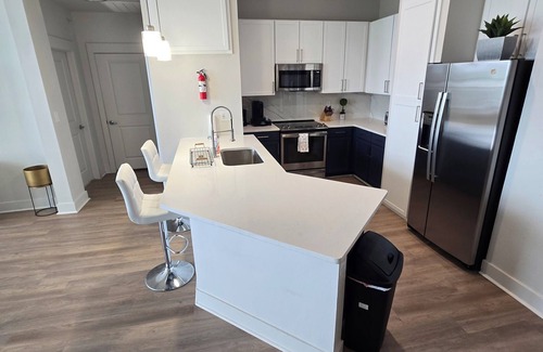 Deep Ellum Apartment | Spacious 2-Bedroom Retreat with Kitchen & Breakfast Included