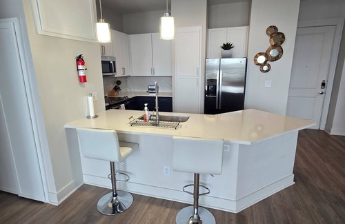 Deep Ellum Apartment | Spacious 2-Bedroom Retreat with Kitchen & Breakfast Included