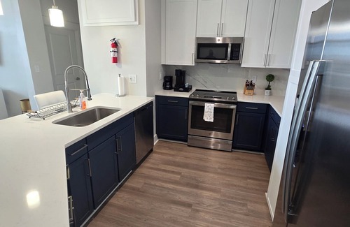 Deep Ellum Apartment | Spacious 2-Bedroom Retreat with Kitchen & Breakfast Included