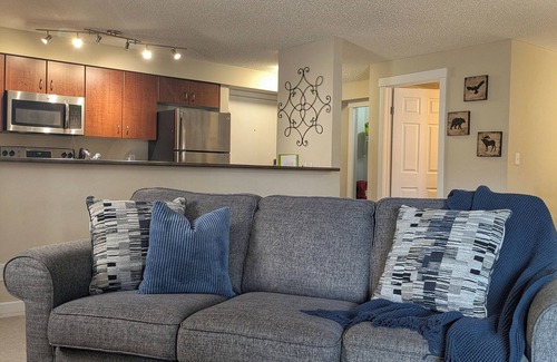 East Kootenay Apartment | 2bdrm 2bath Lakeside Getaway!