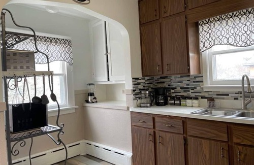 Waukegan Apartment | Experience a 2bdrm Apt Near Naval Base with Pool & Spa