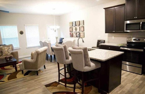 Cliftondale House | Discover the Hidden Gem: Family-Friendly 2-Bedroom Retreat