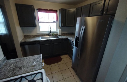 Aurora House | Cozy 2 Bedroom Retreat with Garage Near UC Health