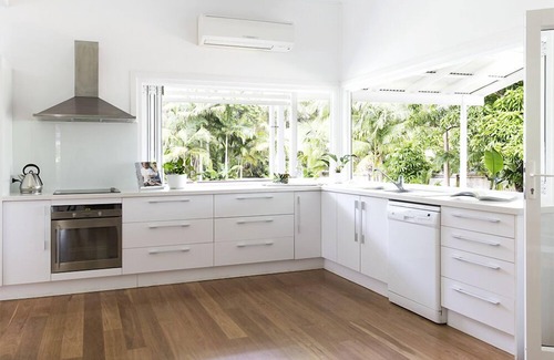 Byron Bay House | Perfect Getaway: 2beachhouse Byron Bay, Steps to Central
