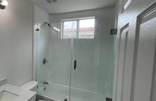 Ludlam Apartment | Conveniently Located 2-Bed Apartment with Parking