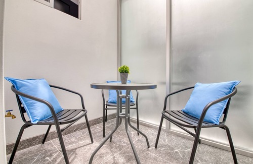 Dolorosa Apartment | Inviting 2Bed/1Bath Apartment with Patio in San Jose Center