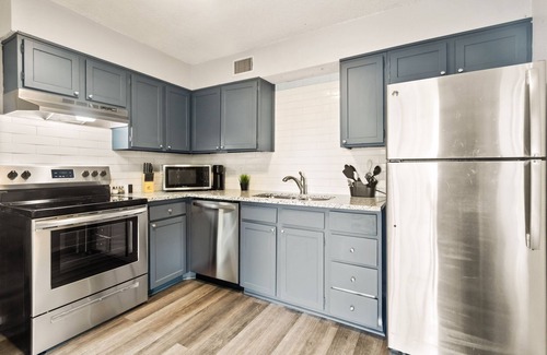 Central Arlington Apartment | Comfortable 2-Bed Apartment with Full Kitchen in City Center