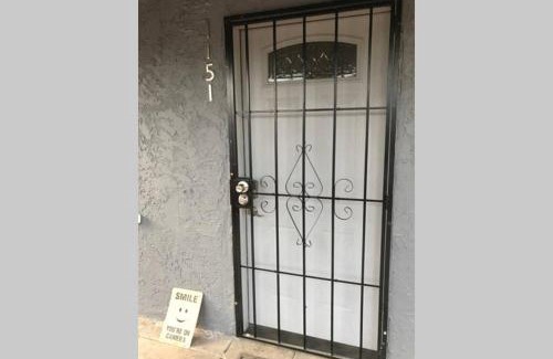 Harbor Apartment | Family-Friendly 2-Bedroom Retreat Near Downtown LB