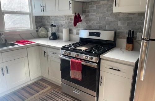 Harbor Apartment | Family-Friendly 2-Bedroom Retreat Near Downtown LB
