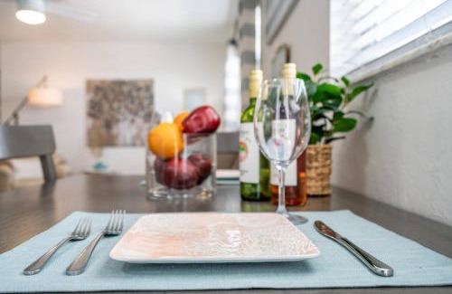 Central Sarasota Apartment | Inviting 2-Bed Suite Steps from Downtown and Beaches