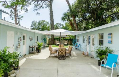 Central Sarasota Apartment | Inviting 2-Bed Suite Steps from Downtown and Beaches