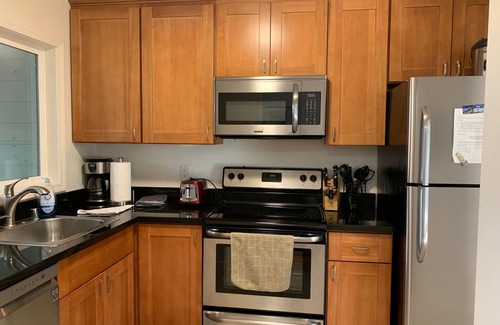 Linfield Oaks House | Convenient 2Bed/1Bath Townhouse Near Stanford & Palo Alto