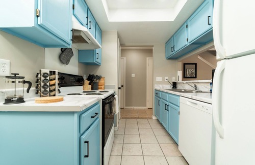 Bauerle Ranch House | 2bed/2.5 bath, Ensuites each room, Near Hiking, Private Yard, Pet friendly!
