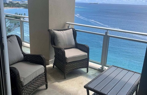 Maho Condo | Stunning Oceanfront Condo with Pool & Hot Tub at The Cliff