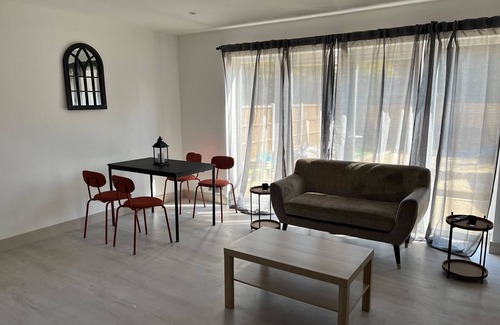 South Benfleet Apartment | Inviting 2-Bed Apartment in Family-Friendly Benfleet