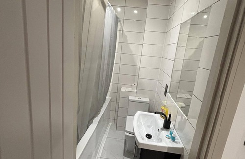 South Benfleet Apartment | Inviting 2-Bed Apartment in Family-Friendly Benfleet
