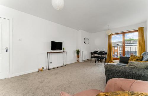 East End Apartment | Pet-Friendly 2-Bed Gem in City Central East End