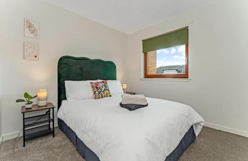 East End Apartment | Pet-Friendly 2-Bed Gem in City Central East End
