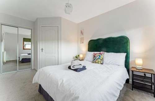 East End Apartment | Pet-Friendly 2-Bed Gem in City Central East End