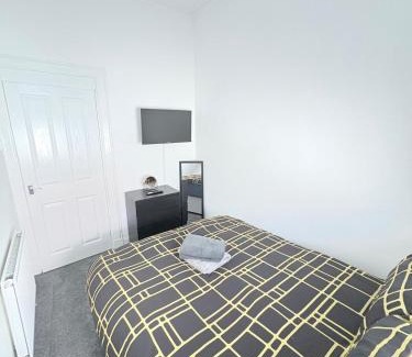 East End Apartment | 2Bed Gla Green, Walk Dist City Centre