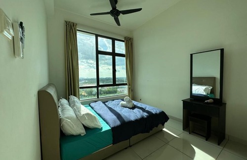 Kempas Apartment | Convenient 2-Bedroom Retreat Near MidValley with Pool