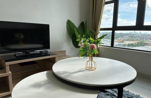 Kempas Apartment | Convenient 2-Bedroom Retreat Near MidValley with Pool