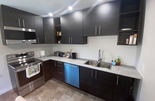 Milton Apartment | Cozy 2-Bedroom Apartment in Campbellville with Spa Amenities