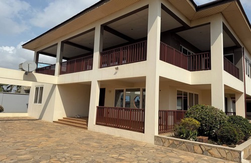 Kokrobite House | Cozy Oceanview 2-Bedroom House with Hot Tub & Pool