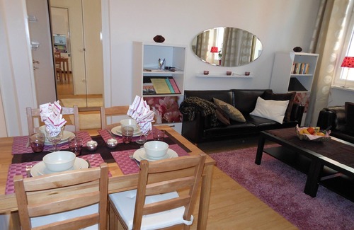 Vienna Apartment | Family Retreat with Pool, Wifi & Metro Access