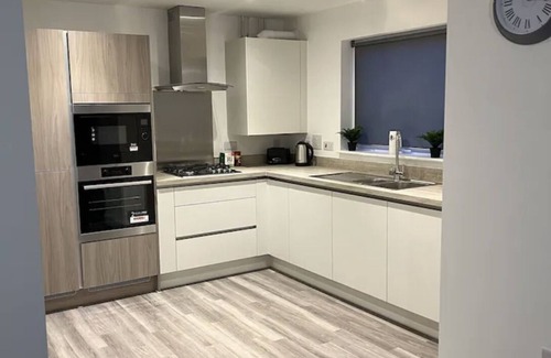 Ebbsfleet Valley Apartment | Family-Friendly 2-Bedroom Retreat in Swanscombe