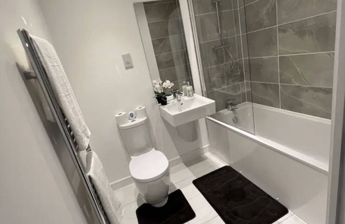 Ebbsfleet Valley Apartment | Family-Friendly 2-Bedroom Retreat in Swanscombe