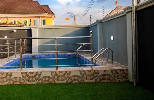 Alimosho Apartment | 2bedroom with POOL, GYM, Wi-Fi, 24hrs power