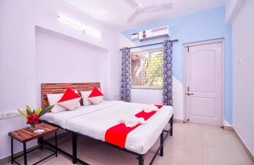 Vagator House | Inviting 2BHK Apartment with Pool, Kitchen & Ocean Views