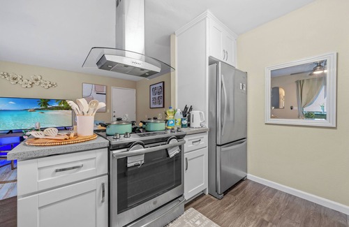 Mira Mesa Condo | Stylish 2BR Condo with Pool, Hot Tub & Pet-Friendly Stay