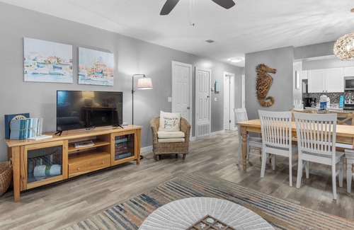 Cassine Village House | 2Br/2.5Ba, 2 Pools, Tennis, Beach Access! + Free Attraction Tickets!