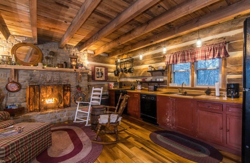 Gnaw Bone Cabin | Cozy 2BR Log Cabin with Pool, Spa & Hot Tub Awaits You