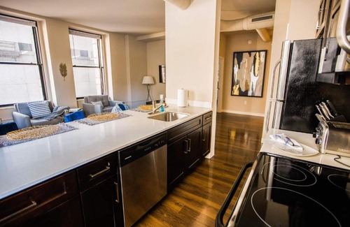 Downtown Baltimore Apartment | Executive 2BR/2BA Suite with Gym & Family-Friendly Amenities