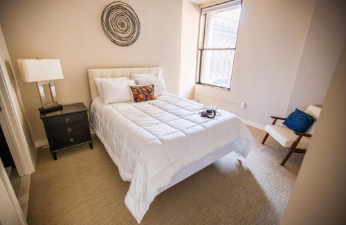Downtown Baltimore Apartment | Executive 2BR/2BA Suite with Gym & Family-Friendly Amenities