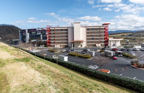Bluff City Condo | 2BR / 2BA Condo in Bristol, TN / Walk to BMS / 15 min. to Casino!