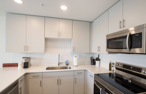 Central Sarasota Condo | Waterfront Retreat in Downtown Sarasota with Resort Pool