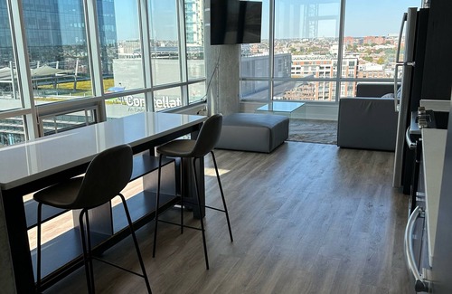 Baltimore Apartment | Inviting 2BR/2BA Highrise Apartment with Private Balcony