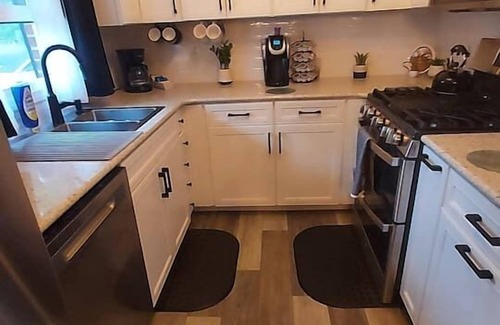 Craigsville House | 2BR/2BA- Near Spartan Race & Bridge Day- Steam Sauna & Jetted Tub
