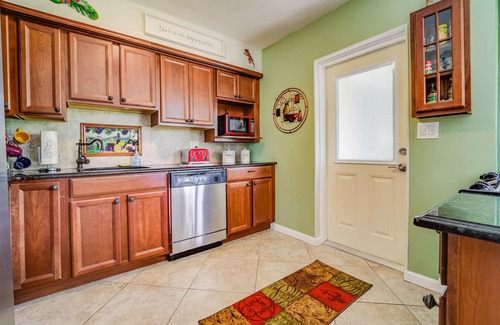 Coral Ridge Apartment | Spacious 2BR/2BA Unit with Private Backyard and Breakfast
