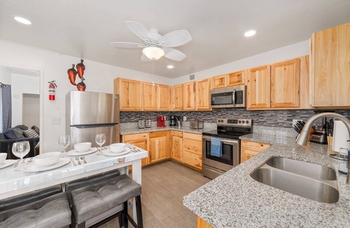 Tucson House | Pet-Friendly 2BR Home with Ocean View & Patio Near Airport